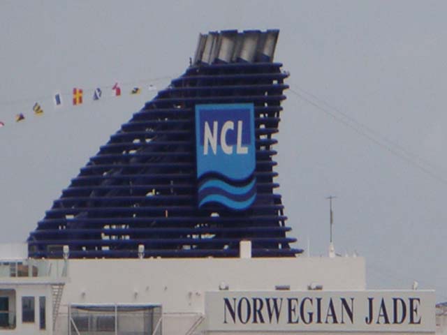 Cruiseschip ms Norwegian Jade aan de Cruise Terminal Rotterdam